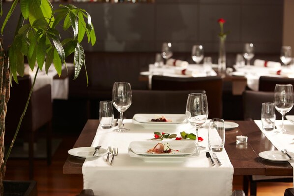 Breakfast, lunch and dinner served