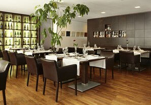 S'hi serveixen esmorzars, dinars i sopars 