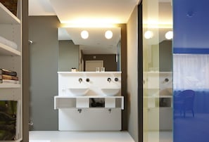 Junior-Suite | Badezimmer | Kostenlose Toilettenartikel, Haartrockner, Handtücher