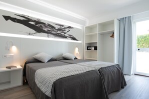 Minibar, in-room safe, desk, soundproofing - Alcudia Beach Apartments (Alcúdia)