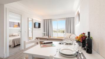 1 bedroom, minibar, in-room safe, desk