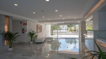 Seasonal outdoor pool, pool umbrellas, sun loungers