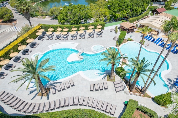 Seasonal outdoor pool, pool umbrellas, sun loungers