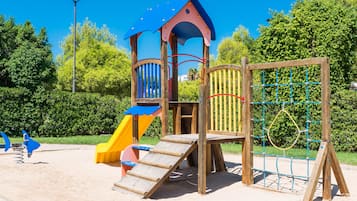 AuĂen-Kinderspielplatz