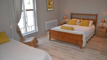 Tremannsrom – comfort | Individuelt dekorert, individuelt innredet og strykejern/-brett