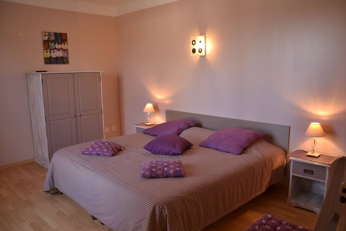 Habitación cuádruple superior | Tabla de planchar con plancha, cunas (de pago), wifi gratis