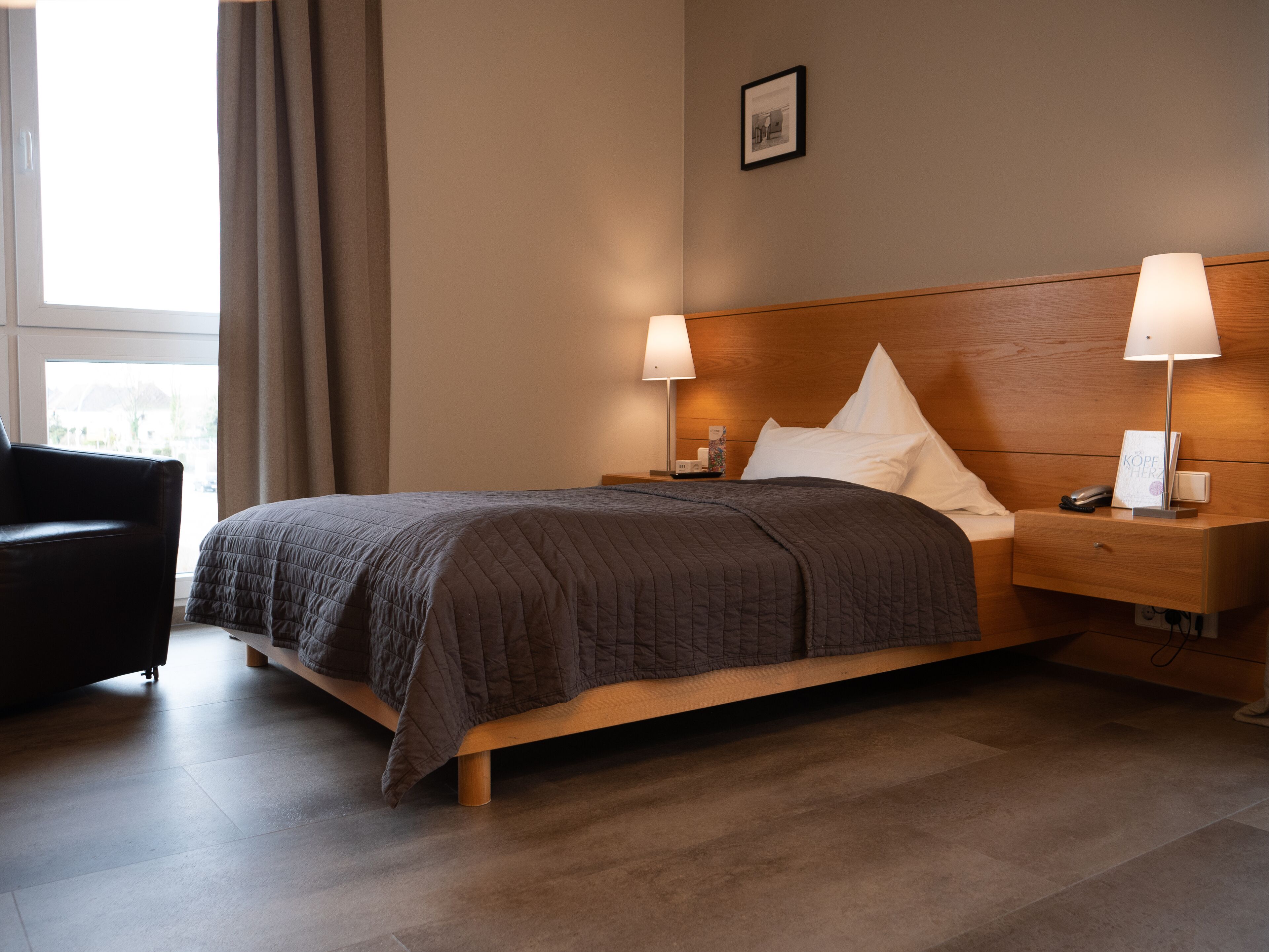 standard single room, 1 single bed | premium bedding, free minibar, desk, soundproofing