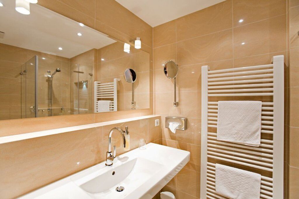 standard single room, 1 single bed | premium bedding, free minibar, desk, soundproofing