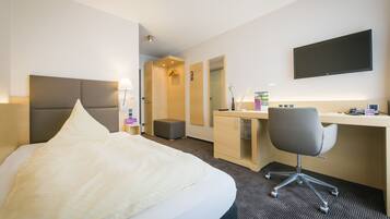 Habitación individual clásica, vista a la ciudad | Ropa de cama de alta calidad, camas con efecto memoria y minibar