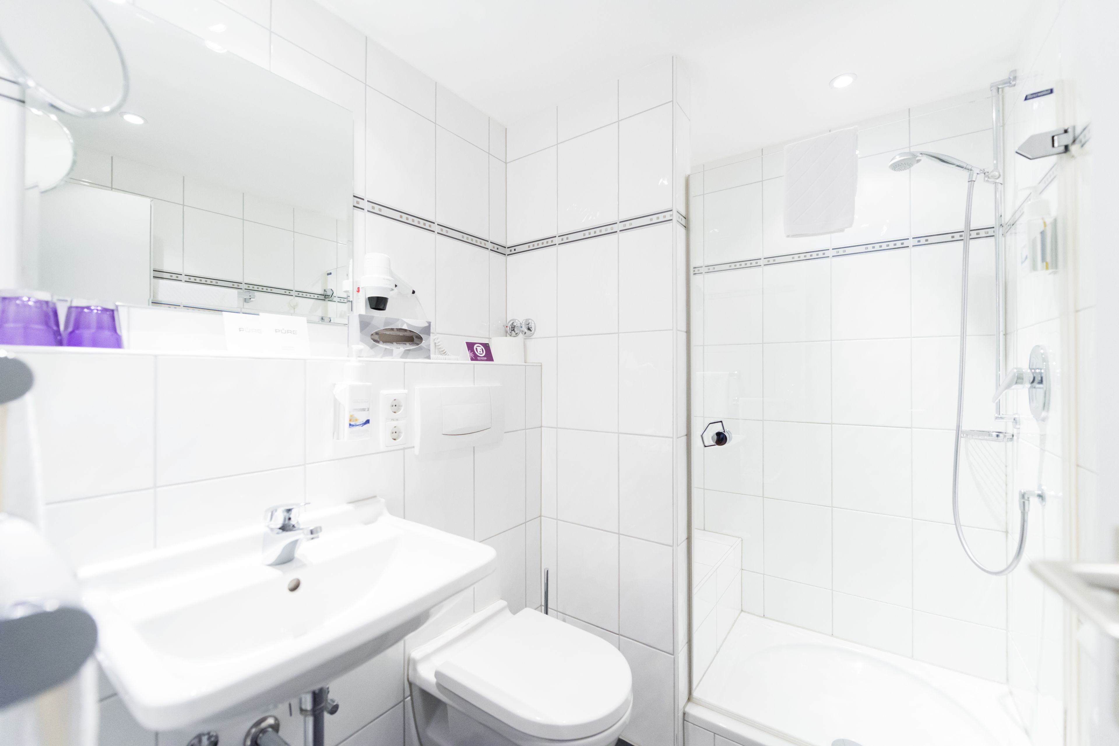 shower, free toiletries, towels