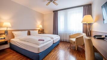 Ropa de cama de alta calidad, camas con efecto memoria y minibar