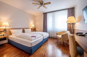 Peralatan tempat tidur premium, busa memori, bar mini 