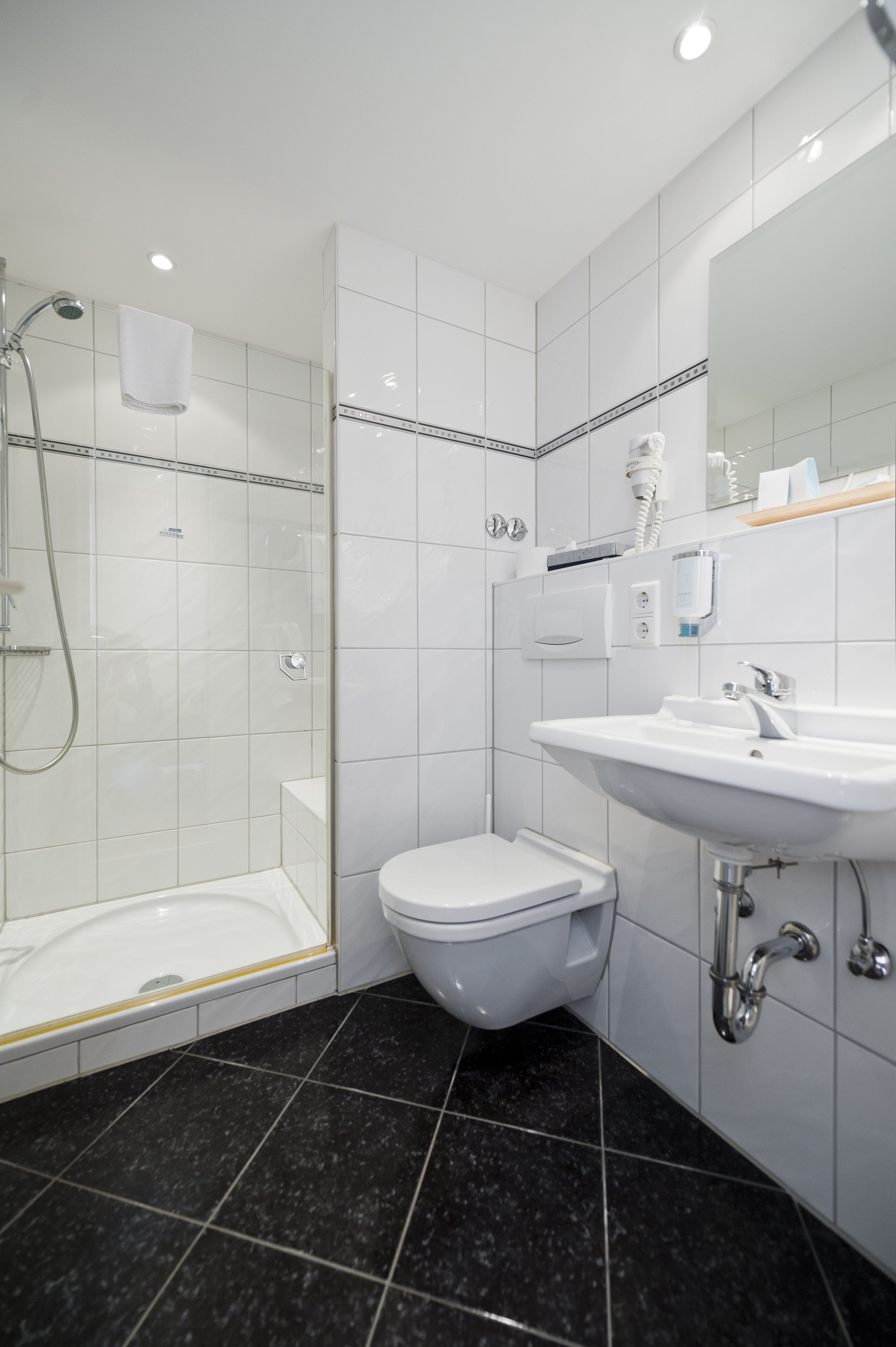 shower, free toiletries, towels