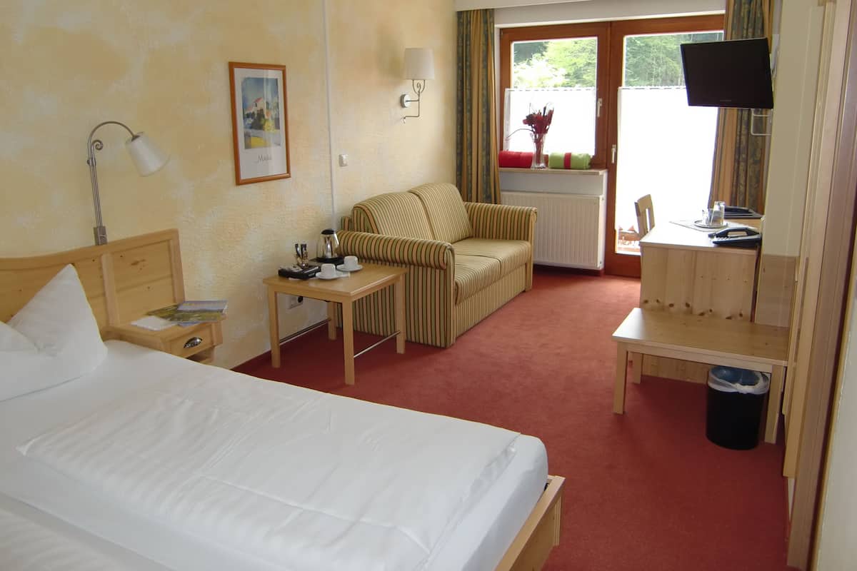 Comfort Double Room, 1 King Bed, Mountain View, Mountainside | In-room safe, desk, iron/ironing board, free WiFi