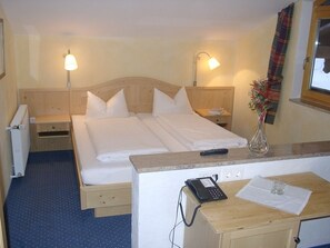 Comfort Studio, 1 Bedroom, Mountain View, Mountainside | In-room safe, desk, iron/ironing board, free WiFi