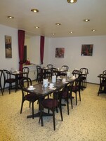 Desayuno buffet (con cargo) los fines de semana