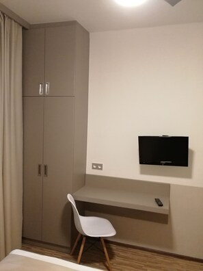 Cofres nos quartos, ferros/tábuas de passar roupa, Wi-Fi de cortesia