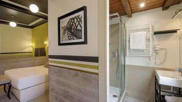 Shower, free toiletries, hair dryer