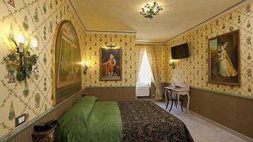 Minibar, in-room safe, individually decorated, individually furnished