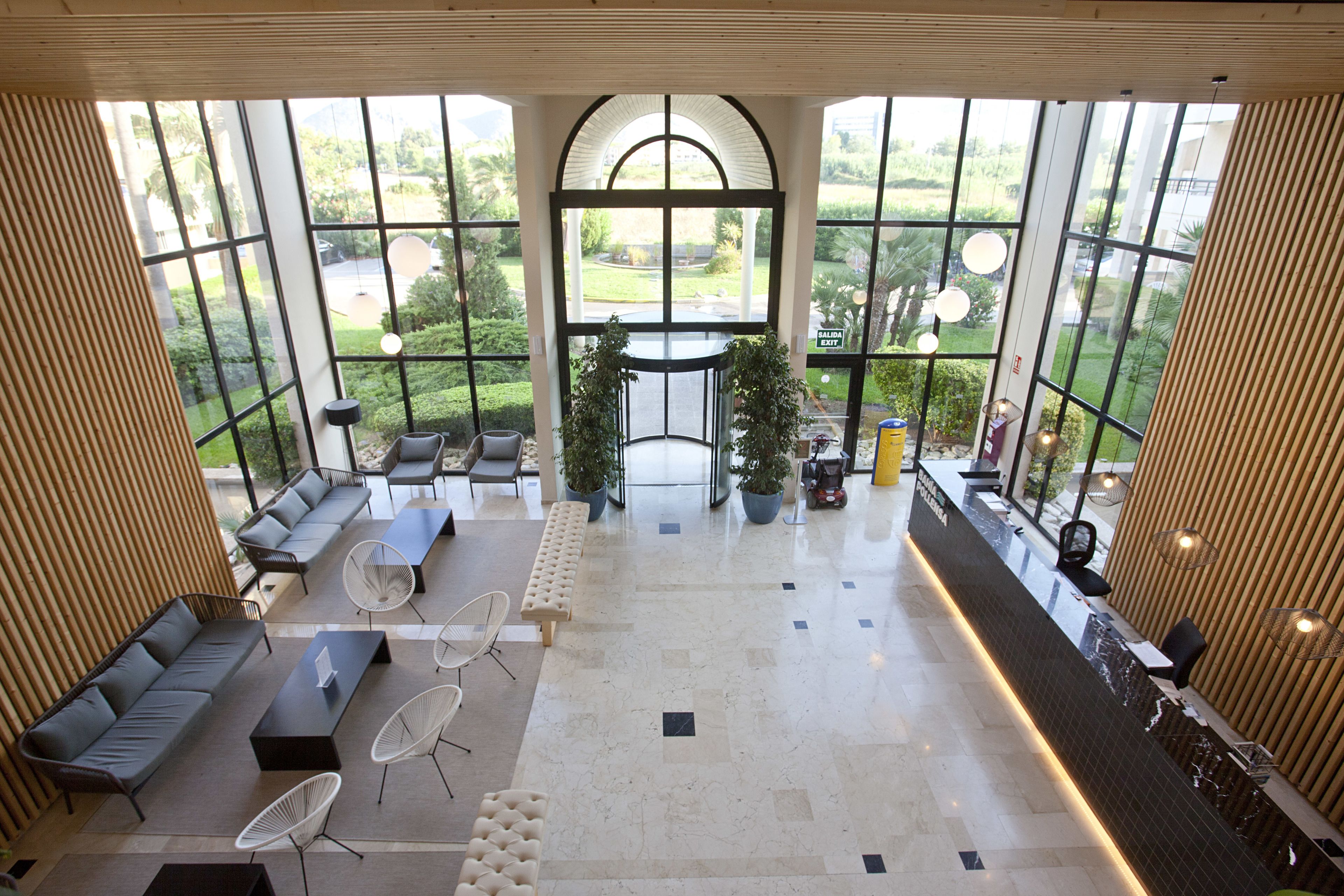 ฝ่ายต้อนรับ