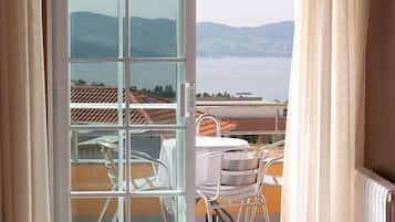 Habitación doble, vista al mar | Terraza o patio
