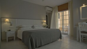 Betten mit Memory-Foam-Matratzen, Minibar, Zimmersafe, Schreibtisch