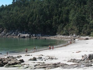 Private beach nearby, white sand - Hotel Ancora (Sanxenxo)