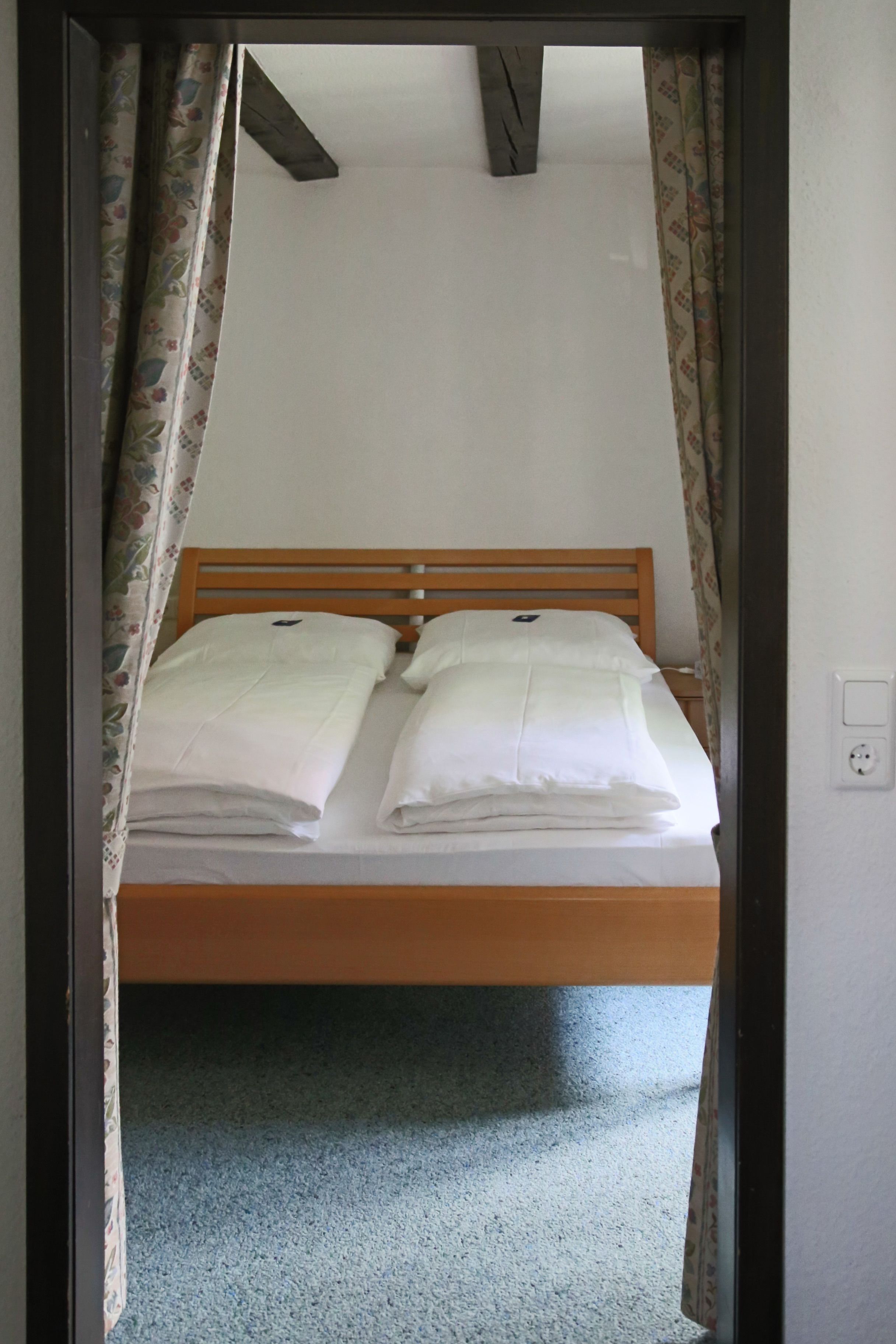 basic double room | living area | 32-inch tv with cable channels