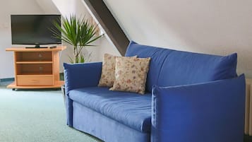 Basic Double Room | Desk, free WiFi, bed sheets
