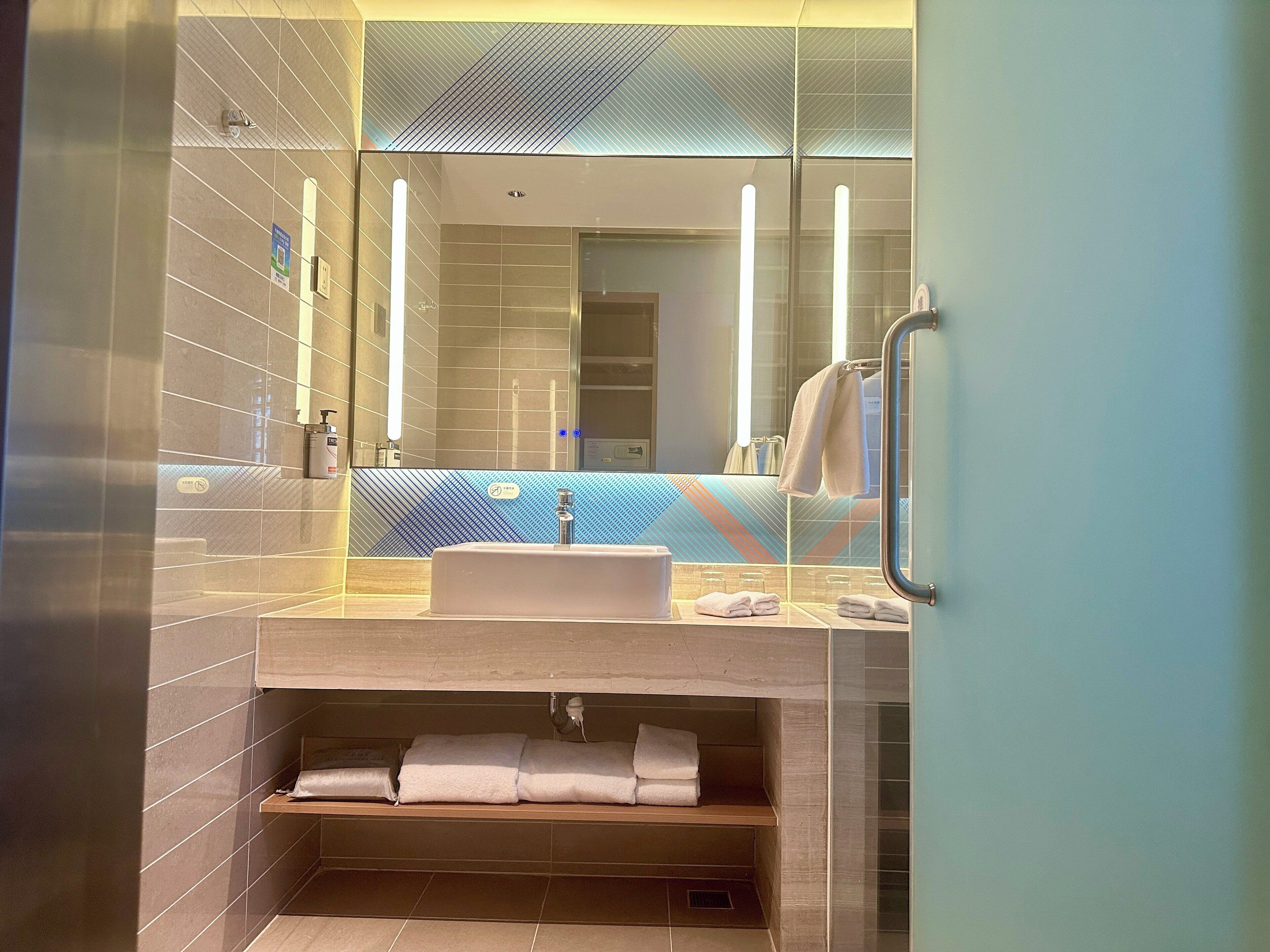 Down comforters, in-room safe, desk, blackout drapes