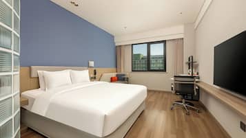 Down duvets, in-room safe, desk, blackout curtains