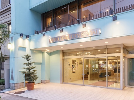 Property entrance. Hotel Pearl City Sendai