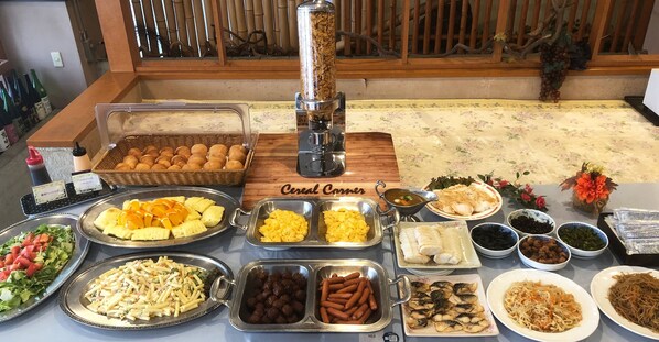 Breakfast, lunch, dinner served; Japanese cuisine 