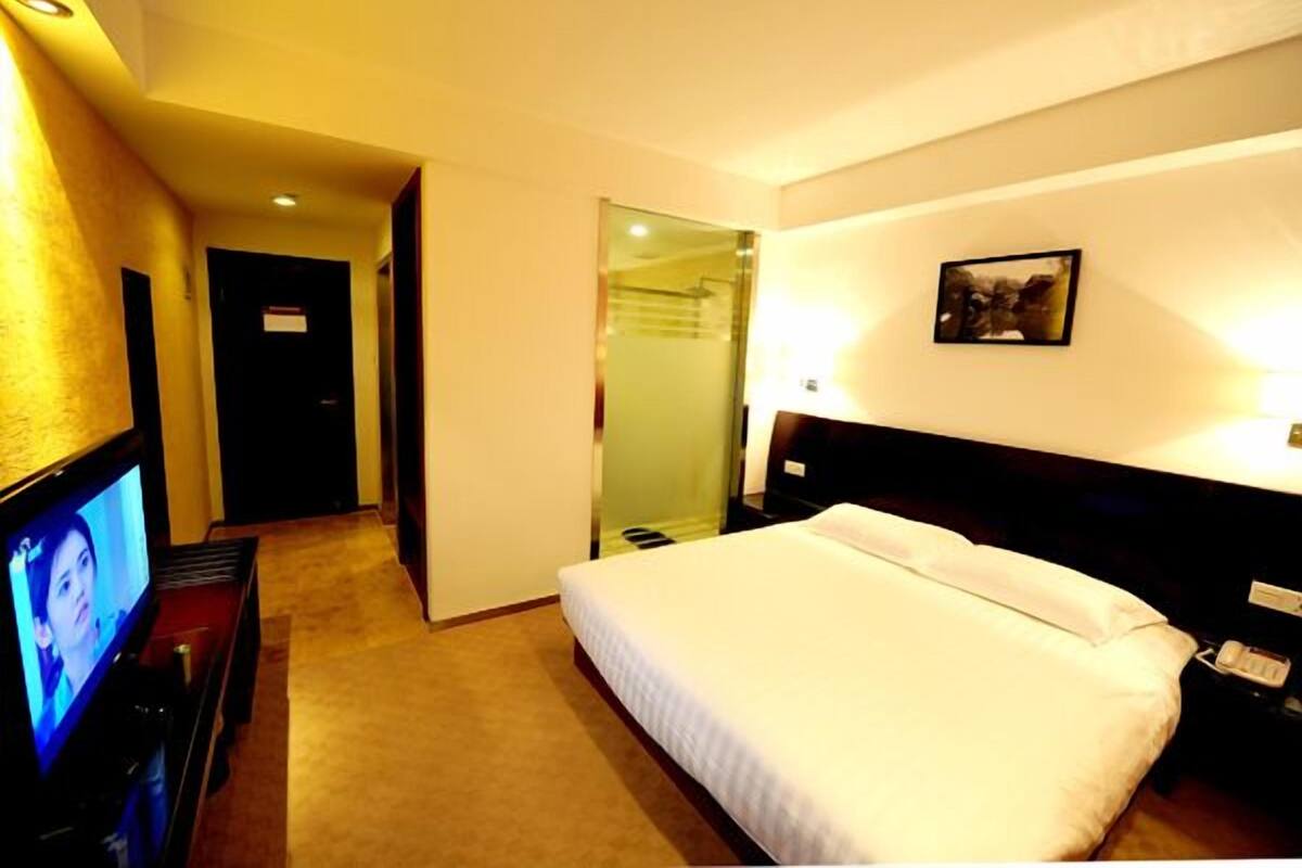 Minibar, desk, blackout drapes, soundproofing