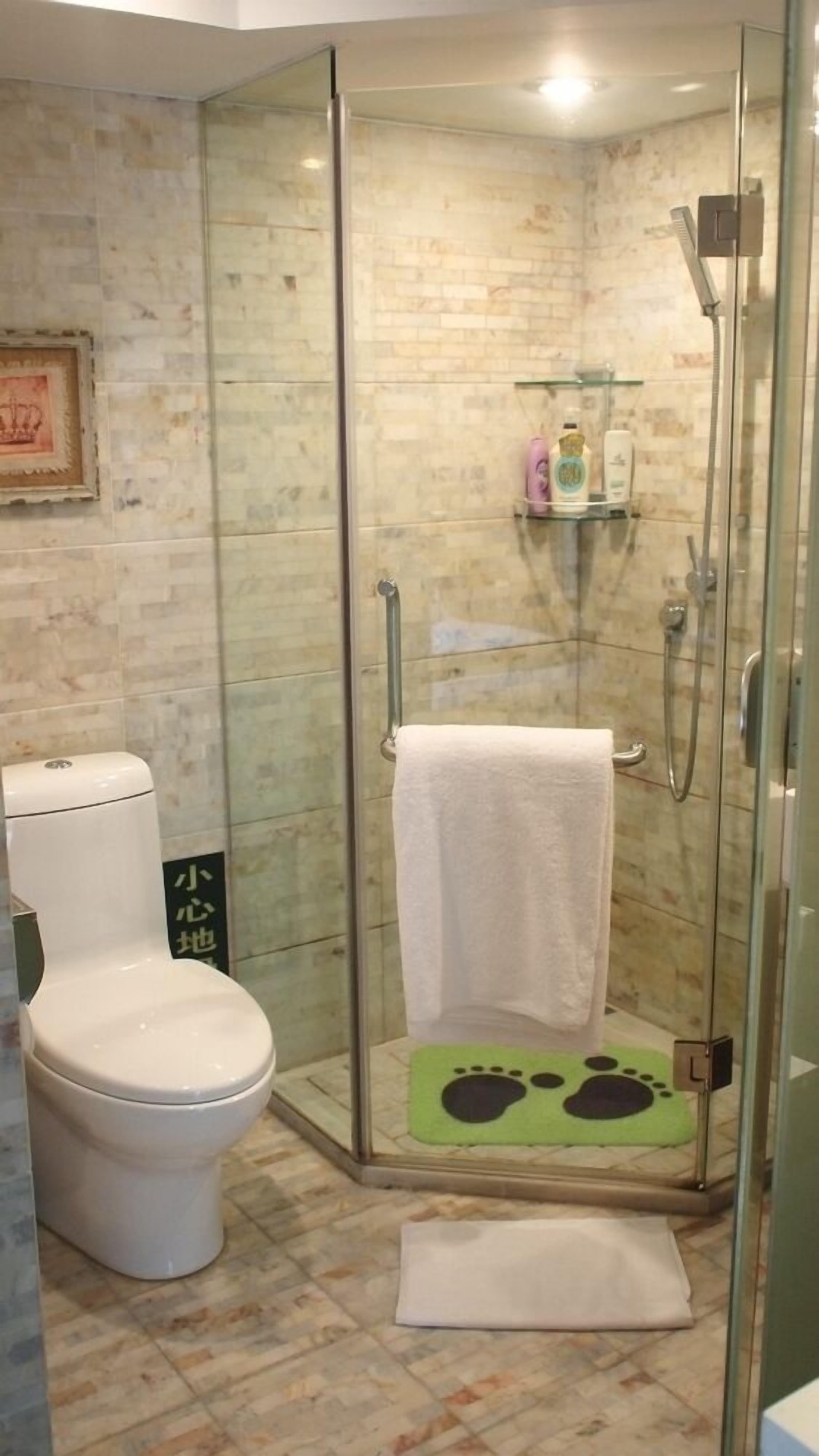 shower, rainfall showerhead, free toiletries, hair dryer