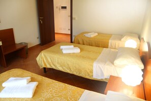 Triple Room, Shared Bathroom | Premium bedding, desk, iron/ironing board, rollaway beds - B&B Music (Milan)