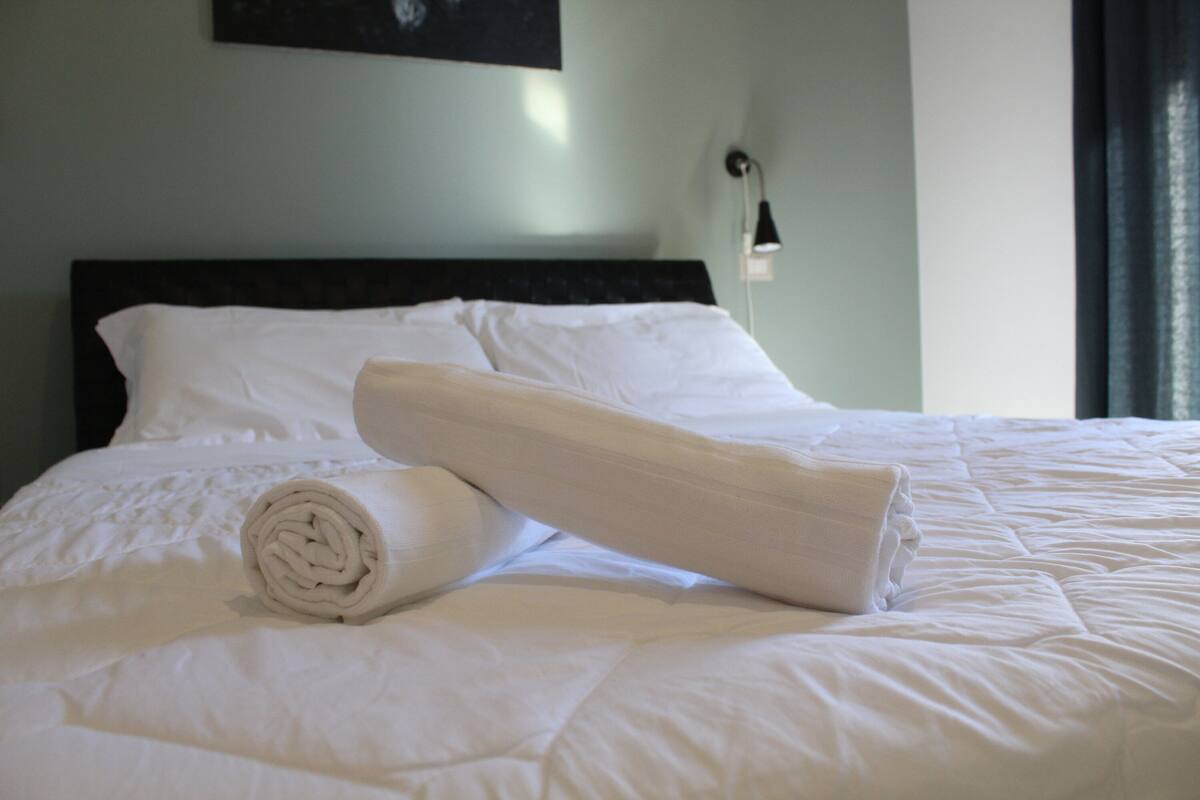 1 bedroom, cribs (surcharge), rollaway beds (surcharge), WiFi (free)