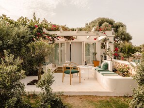 Signature Suite, Private Pool, Garden Area | Premium bedding, down duvets, minibar, in-room safe - Hotel Rural Morvedra Nou (Ciutadella de Menorca)