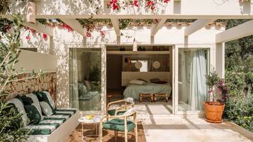Signature Suite, Private Pool, Garden Area | Premium bedding, down comforters, minibar, in-room safe