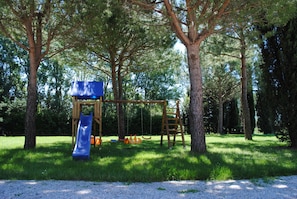 Children’s play area – outdoor