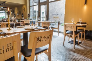 Lunch and dinner served  - Hotel Iron Horse (Amsterdam)