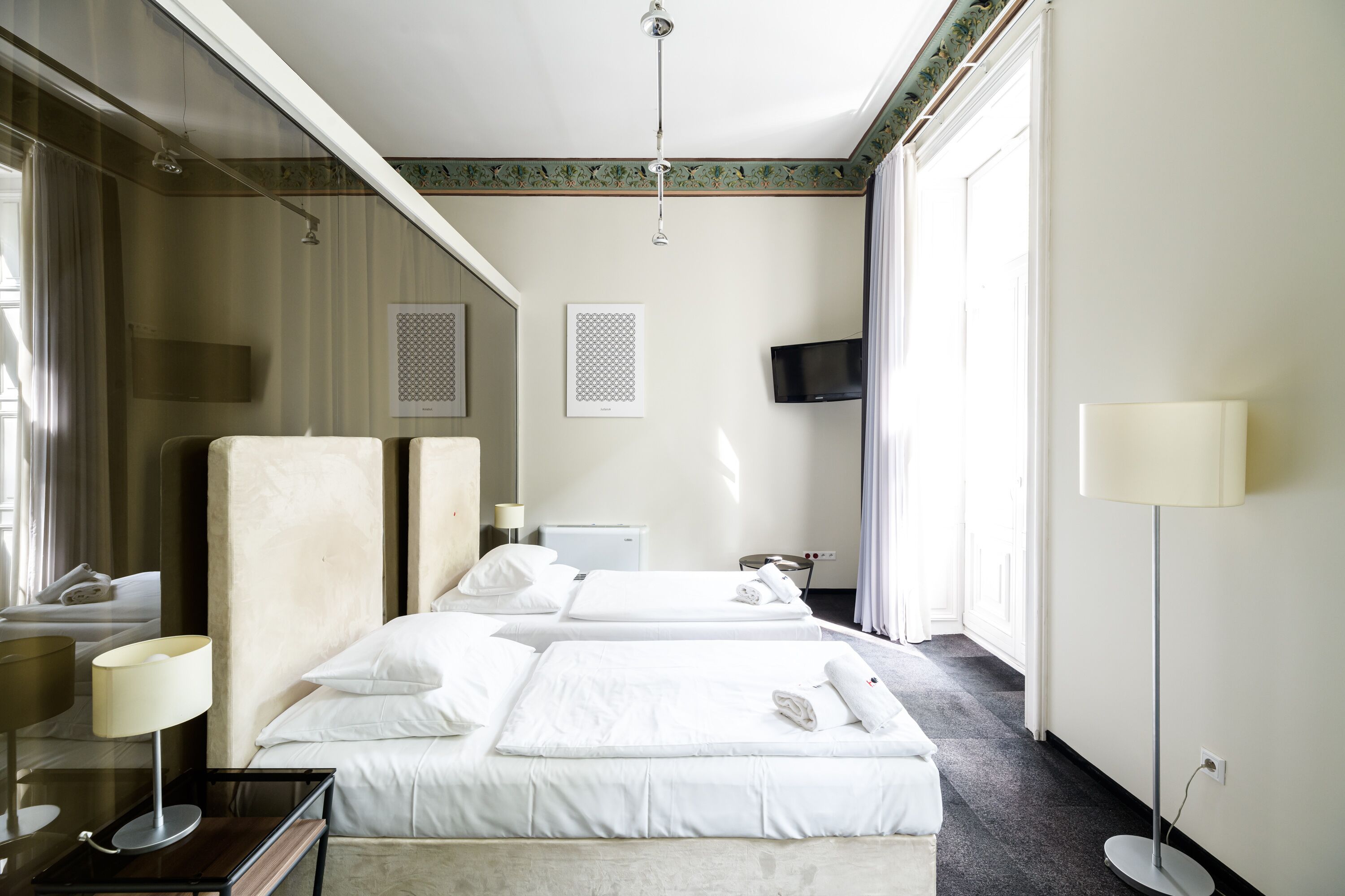 deluxe twin room | living area | 40-cm tv with satellite channels