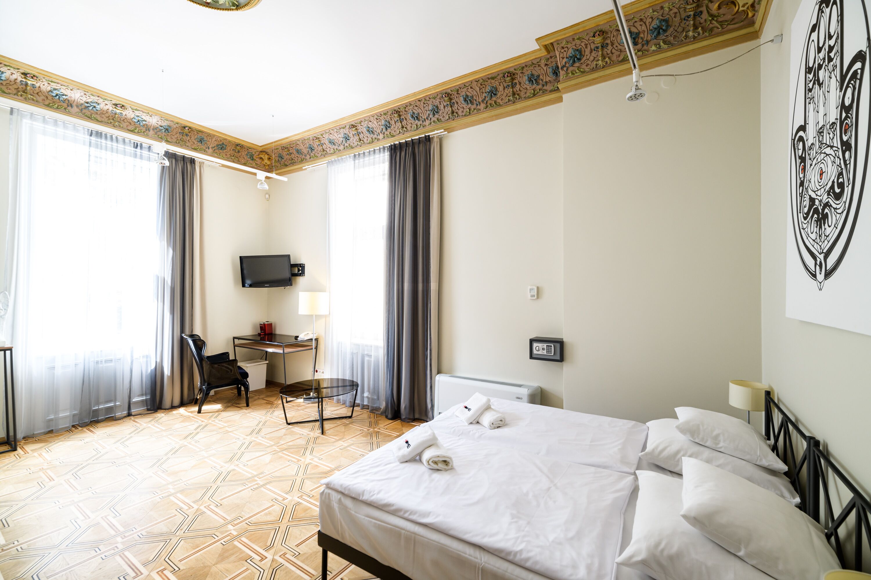 superior double room | living area | 40-cm tv with satellite channels