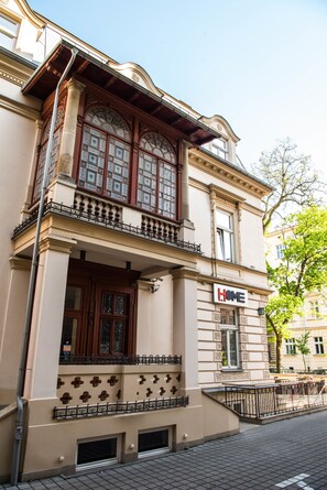 Property entrance - Home ApartHotel (Kraków)