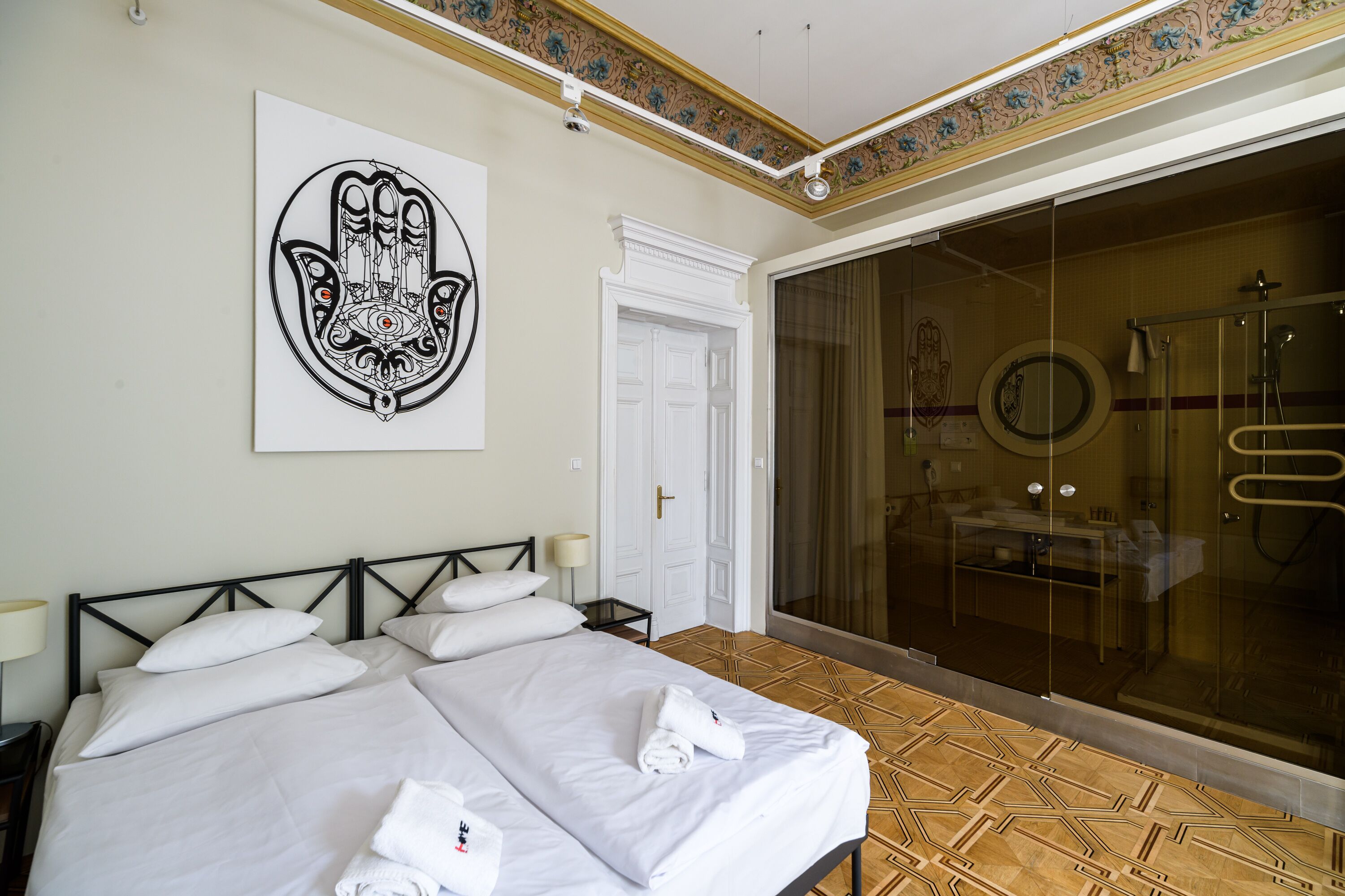 superior double room | living area | 40-cm tv with satellite channels