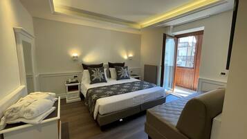 Comfort Room | Minibar, in-room safe, desk, free WiFi