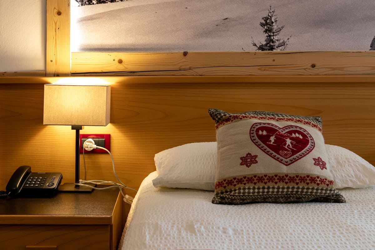 comfort room | minibar, in-room safe, desk, free wifi