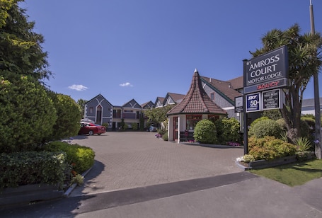 Fachada de la propiedad