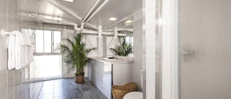 Budget room 2 double beds with shared bathroom | Soundproofing, iron/ironing board, free WiFi, bed sheets