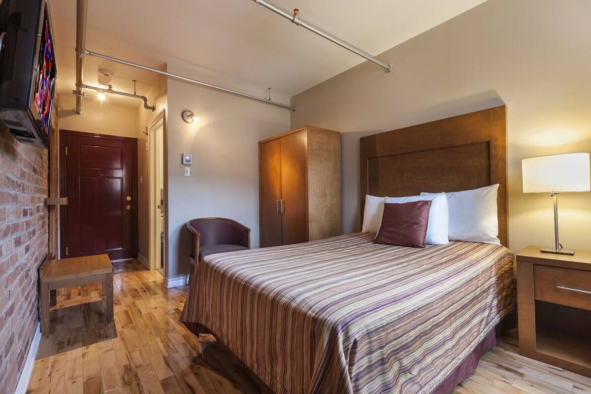 Soundproofing, iron/ironing board (on request), WiFi (free), bed sheets